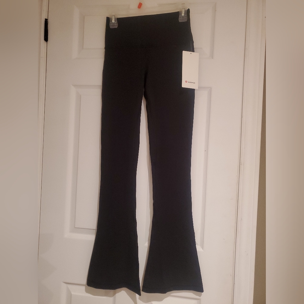 Size 6 NWT Lulelmon Black Flare Aligns